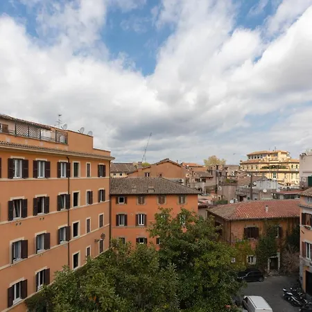 Amazing Penthouse With Terrace And Rooftop In Trastevere דירה *